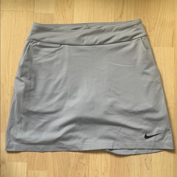 Very good condition Nike Light Gray Skort, size XS - Picture 1 of 5